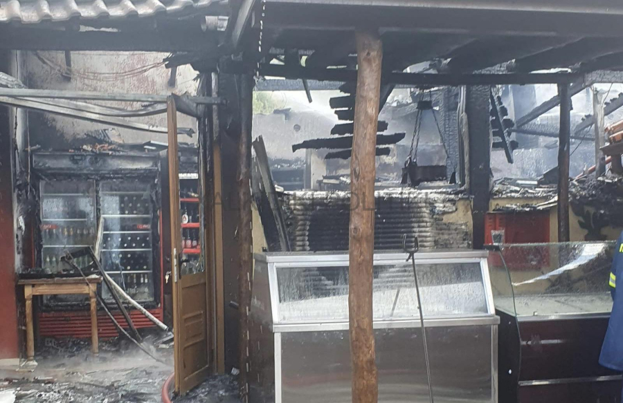 Φωτιά σε παραδοσιακή ταβέρνα της Χαλκιδικής, επί ποδός η πυροσβεστική