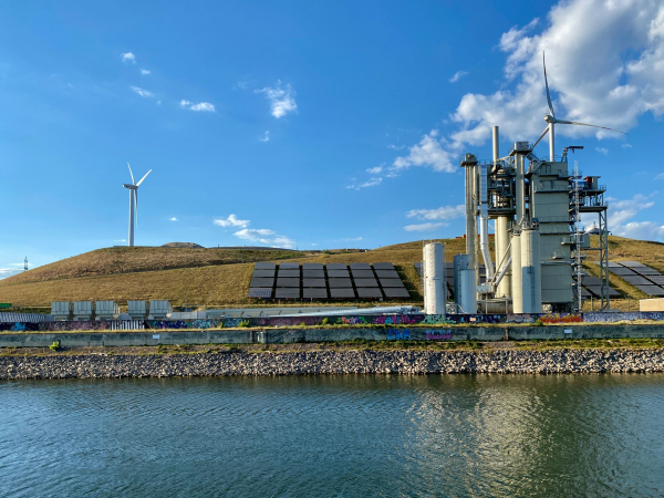 Στον «αέρα» 275 MW μπαταριών σε Κρήτη και νησιά – Οι κυβερνητικοί χειρισμοί που μπλοκάρουν τα έργα