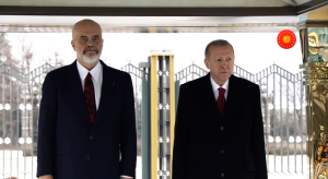 Επίσημη επίσκεψη Ράμα στην Άγκυρα - Στην ατζέντα οι εξελίξεις στα Βαλκάνια