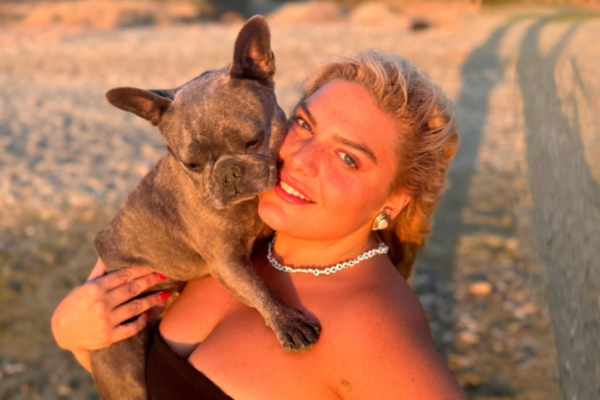 Δανάη Μπάρκα: Στη Σέριφο για καλοκαιρινές διακοπές (Εικόνες)