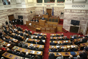 Συντάξεις, ασφαλιστικές εισφορές και προσλήψεις ψηφίζονται στη Βουλή μέσα στον Δεκέμβριο