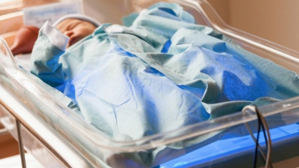 Βρέφος 6 ημερών νοσηλεύεται με κορονοϊό στην Πάτρα