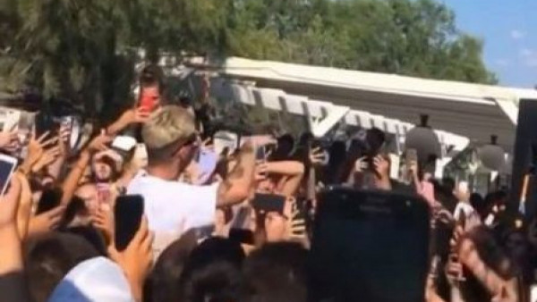 Beach πάρτυ συνωστισμού με σύνθημα «Δεν υπάρχει ιός στην Αχαΐα» (vid)