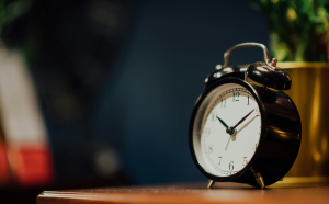 Νέα μελέτη: «Ο ανθρώπινος εγκέφαλος δεν είναι κατασκευασμένος για να μένει ξύπνιος μετά από αυτή την ώρα»