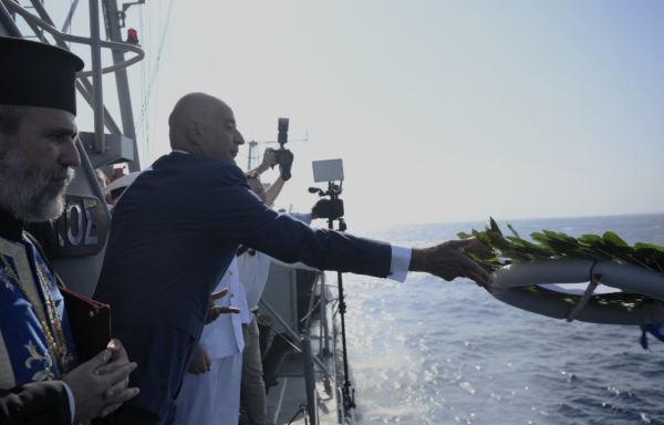 Στην Τήνο για Δεκαπενταύγουστο ο Δένδιας: «Ευλογία να παραστώ στη λιτάνευση της εικόνας της Μεγαλόχαρης»