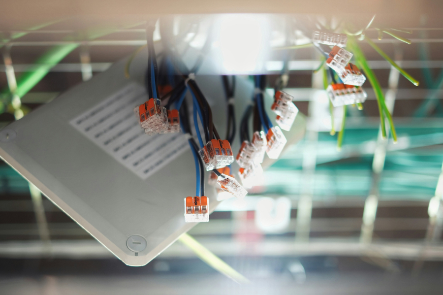 ΙΟΒΕ: Κομβικός για την ελληνική οικονομία ο κλάδος των ηλεκτρικών εγκαταστάσεων με συμβολή 4 δισ. ευρώ στο ΑΕΠ