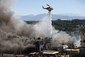 Φωτιά στο Ηράκλειο: Υπό έλεγχο το μέτωπο, δύο επιχειρήσεις καταστράφηκαν - Ζημιές σε σπίτια
