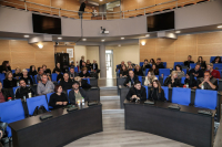 Τέμπη: Οι συγγενείς των θυμάτων καταθέτουν μηνύσεις για το έγκλημα - Συγκίνηση στη συνάντηση της Λάρισας