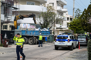 Τραγωδία σε οικοδομή στη Βούλα: Νεκρός ο 28χρονος χειριστής γερανού