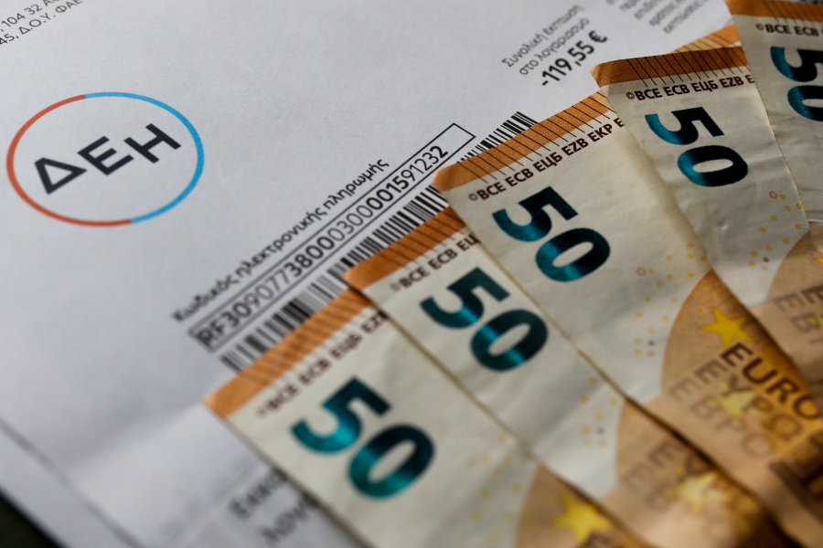 Το κρυφό χαράτσι που «ξεχάστηκε» και φουσκώνει τους λογαριασμούς ρεύματος