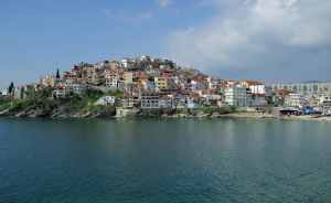 Η αρχοντική παραθαλάσσια πόλη της Ελλάδας που πρέπει να πάτε τον Ιούνιο