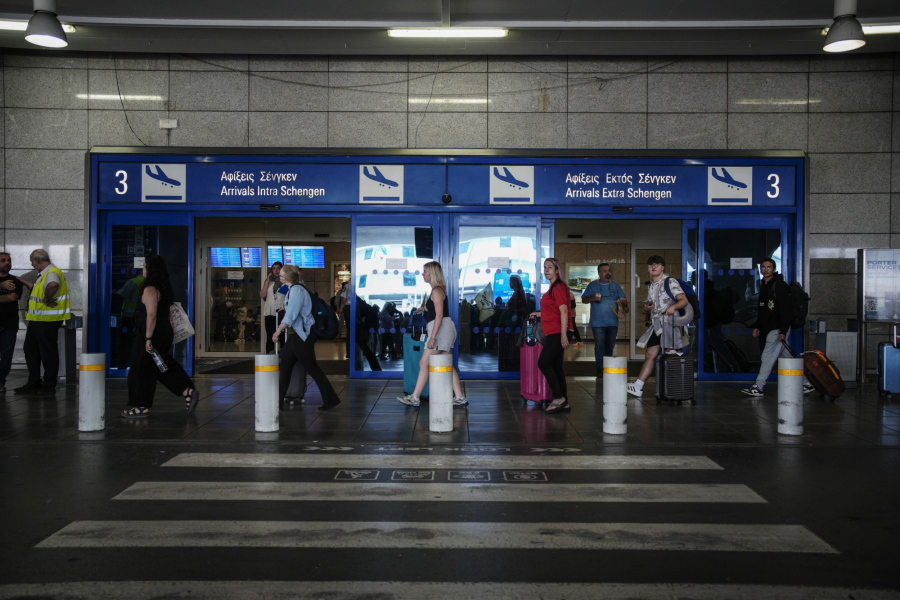 Flights Affected by Short - Lived Radar Problem in Athens