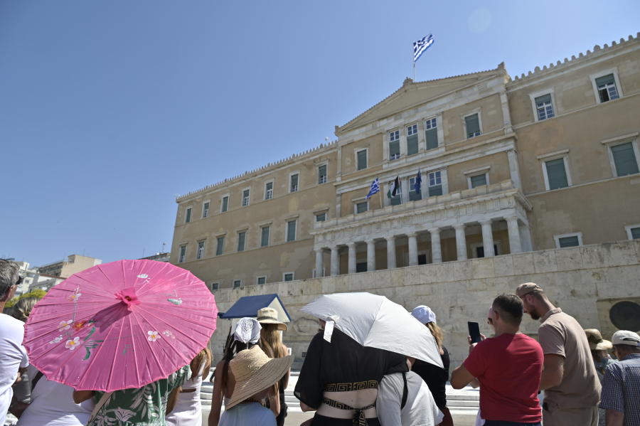 Κολυδάς για τον καιρό: Η ζέστη δεν λέει να φύγει – Νέα θερμή εισβολή προ των πυλών