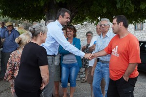 Επίσκεψη Μητσοτάκη στις πυρόπληκτες περιοχές της Μάνης