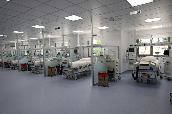 Ανεξέλεγκτη η κατάσταση στη Μόσχα, μετατρέπουν παγοδρόμια σε νοσοκομεία