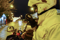 Ο αστυνομικός που τραυματίστηκε στην Ομόνοια φέρεται να είναι ο ίδιος που έκανε «σήμα» στον Χρήστο Μάστορα