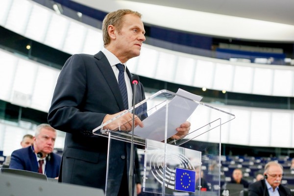 Δυσαρέσκεια Τουσκ για την επιβολή κυρώσεων στην Πολωνία