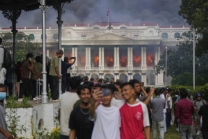Πλιάτσικο, εμπρησμοί, λεηλασίες: Χάος στο Νεπάλ, απαγόρευση κυκλοφορίας μετά τις ταραχώδεις διαμαρτυρίες