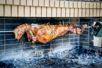 Πάσχα: «Τσουχτερό» το φετινό τραπέζι - Στα «ύψη» ο οβελίας, αύξηση και στα συνοδευτικά