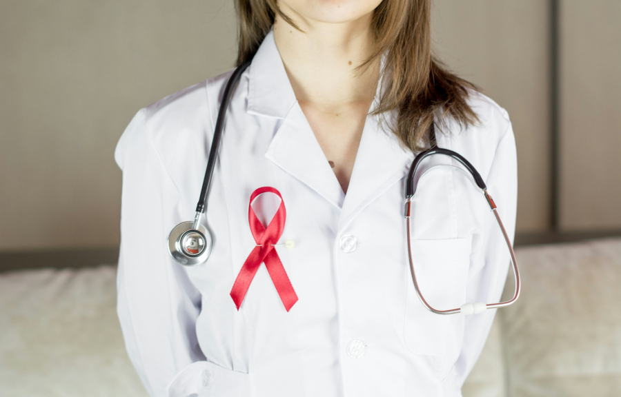 Παγκόσμια Ημέρα κατά του AIDS 2025: Πάνω από 21.800 περιστατικά HIV λοίμωξης στην Ελλάδα
