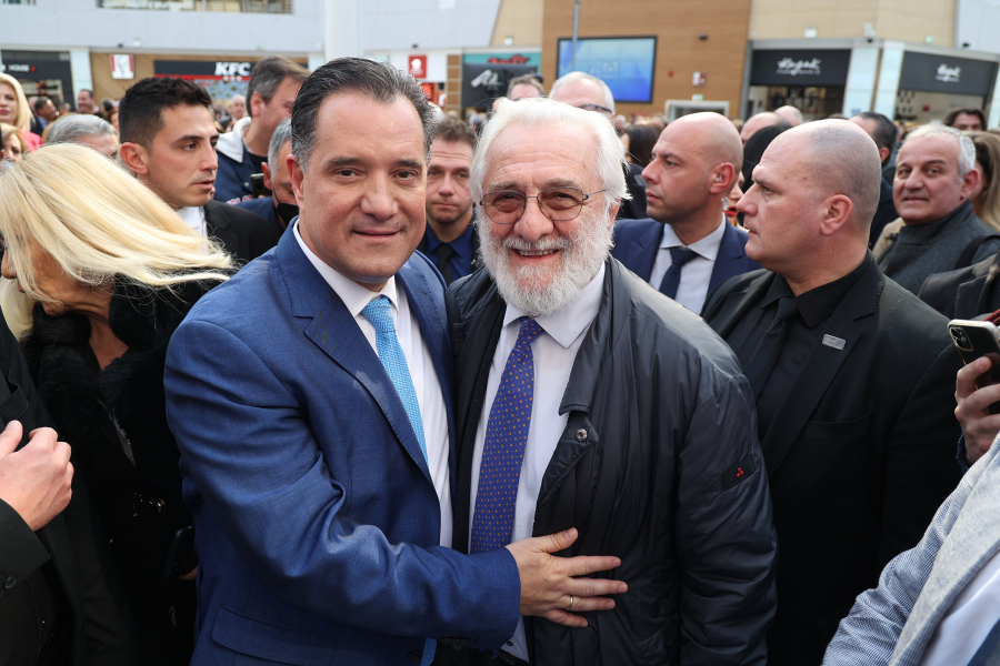 «Κεραυνοί» Σμαραγδή: Μια τυπική υπογραφή του υπ. Ανάπτυξης μπλόκαρε την ταινία του Καποδίστρια