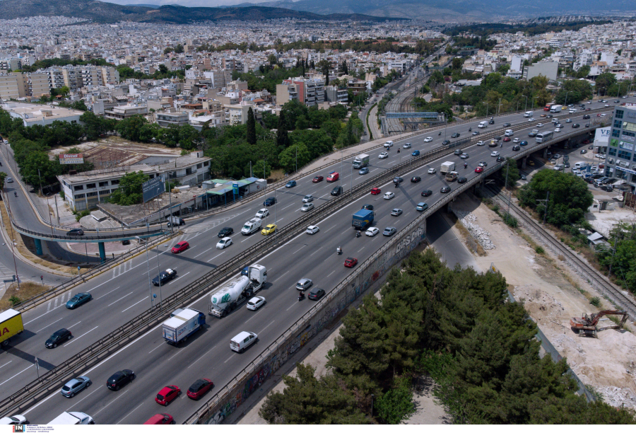 Σύγκρουση φορτηγού με ΙΧ στον Κηφισό - Ένας τραυματίας