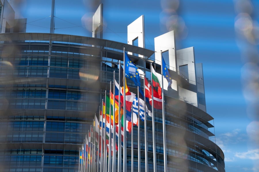 Οι μεγάλες επιχειρήσεις και οι ξένες εταιρείες κυριαρχούν στις εξαγωγές υπηρεσιών της Ευρωπαϊκής Ένωσης