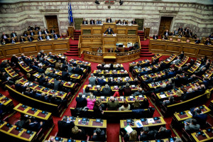 Βουλή: Σήμερα το απόγευμα η ψήφιση του νομοσχεδίου για τις άδειες οδήγησης