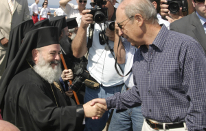 Η μεγάλη σύγκρουση του Κώστα Σημίτη με την Εκκλησία για τις ταυτότητες