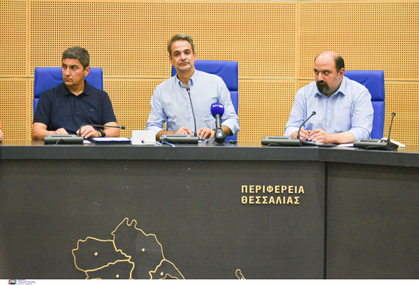 Τηλεδιάσκεψη Μητσοτάκη με το Κέντρο Επιχειρήσεων στη Θεσσαλία - Περισσότερες από 21.000 αιτήσεις στο arogi.gov