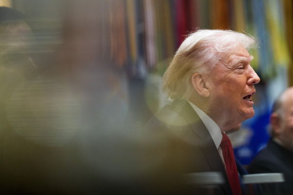 Τραμπ: «Πολύ επικίνδυνο» για το Ηνωμένο Βασίλειο να κάνει μπίζνες με την Κίνα