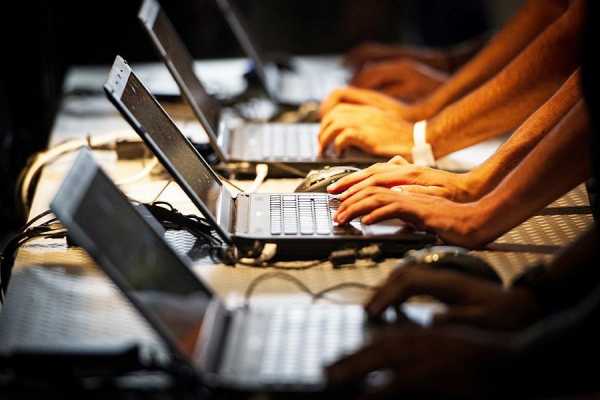 Η ΕΛ.ΑΣ προειδοποιεί για ιό «Δούρειο Ίππο» που κλέβει αρχεία απο τον υπολογιστή