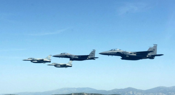 Συρία: Αμερικανικά F-15 εναντίον μαχητών που πλησίασαν τους στρατιώτες των ΗΠΑ