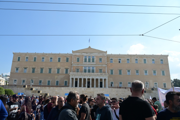 Τι αλλάζει με το 13ωρο και τις παραιτήσεις - Εν μέσω αντιδράσεων ψηφίζεται το εργασιακό νομοσχέδιο