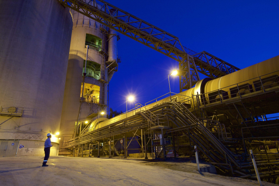 Ο Όμιλος ΤΙΤΑΝ προχώρησε στην εξαγορά της κρητικής Standard Υποδομών