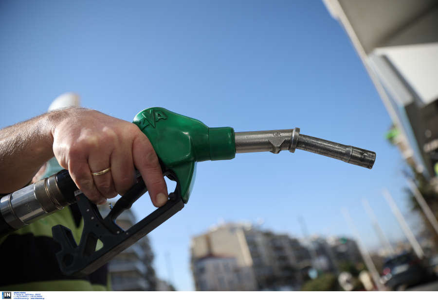 «Φωτιά» η τιμή της βενζίνης που αγγίζει τα 2 ευρώ -Δύο μισθούς «καίνε» οι αυξήσεις σε ρεύμα και θέρμανση (βίντεο)