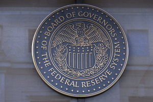 Ώρα αποφάσεων για τη Fed - Συναγερμός στις αγορές ομολόγων
