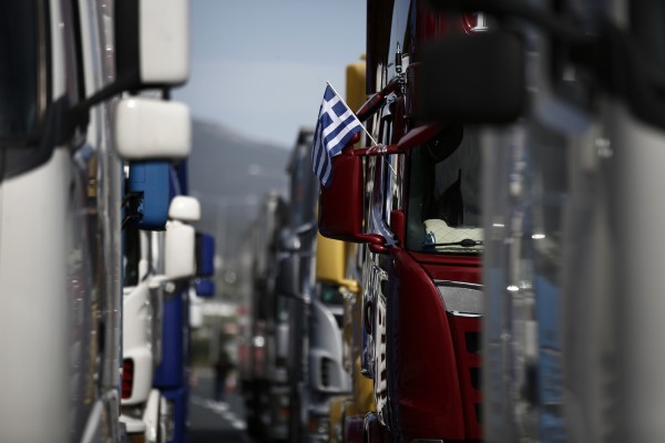 Εξαιρούνται τα φορτηγά των ΟΤΑ από την απαγόρευση στους παράδρομους