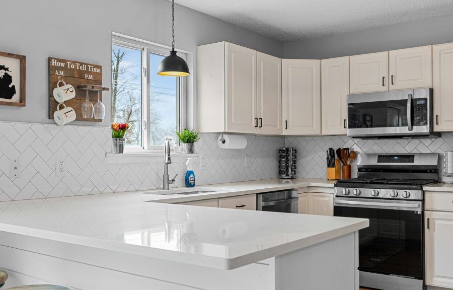 Βραχυχρόνια μίσθωση: 5% αυξήθηκε η προσφορά καταλυμάτων στην Ελλάδα - «Δίνουν βίλες και πολυτελείς κατοικίες»