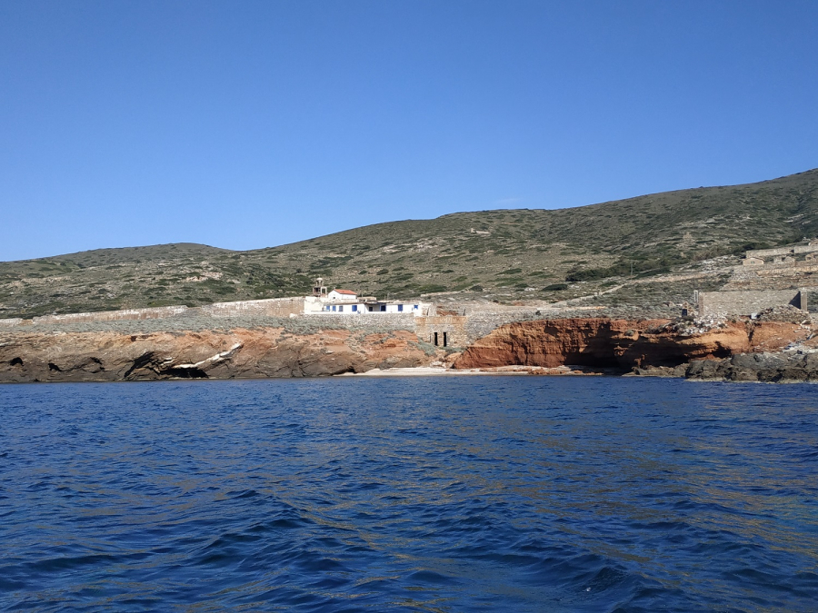 Μακρόνησος: Μνημείο για τους 6.000 πρόσφυγες που έχασαν τη ζωή τους την περίοδο 1922-1923