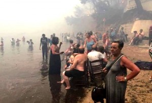 Λιμενικό: Έχουν περισυλλεγεί τρεις σωροί θυμάτων από την φωτιά