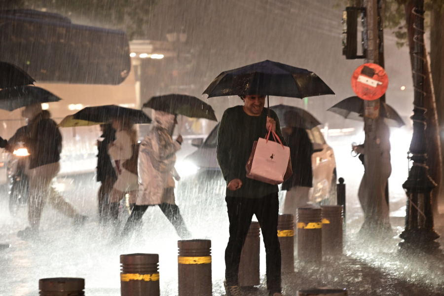 Κακοκαιρία Byron: Πότε οι εργαζόμενοι μπορούν να μην εργαστούν και να πληρωθούν