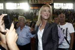 Πιέσεις Δούρου σε Τσίπρα για την μισθοδοσία των υπαλλήλων των Περιφερειών