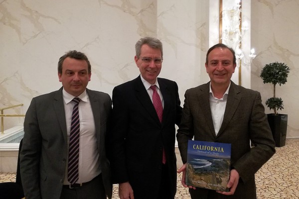 Συνάντηση πρέσβη των ΗΠΑ Τζ. Πάιατ με τον Δήμαρχο Ιωαννίνων