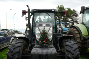 Μπλόκα αγροτών: Γαλάζιοι μπροστάρηδες σε σκληρά μπλόκα - Πιέσεις από βουλευτές για τον ΟΠΕΚΕΠΕ