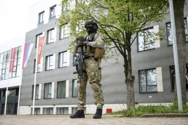 Πυροβολισμοί έξω από το κοινοβούλιο της Σερβίας (βίντεο)