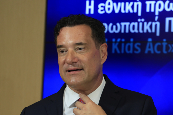 Ο Άδωνις, ο σερβιτόρος και το σχόλιο Κοντιάδη