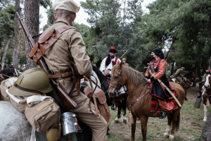 Βγήκαν τα άλογα του ιππικού στο Σύνταγμα και την Πανεπιστημίου (βίντεο)