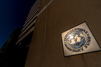 Ποια εμπόδια στην ενίσχυση της παραγωγικότητας στην Ελλάδα εντοπίζει το ΔΝΤ