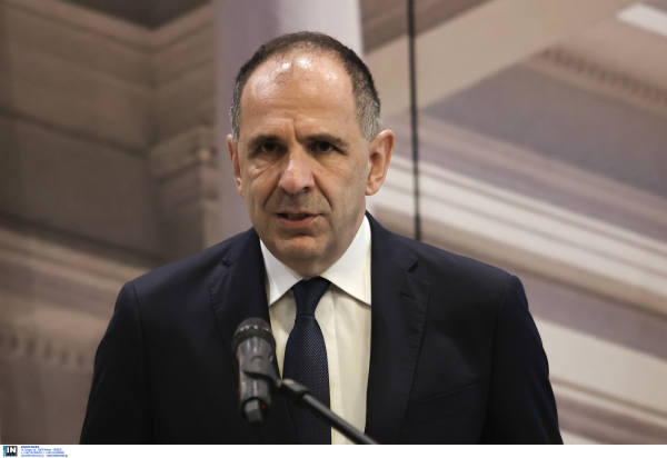 Γεραπετρίτης στο CNBC: «Ο αναθεωρητισμός δεν έχει θέση στον σύγχρονο κόσμο»